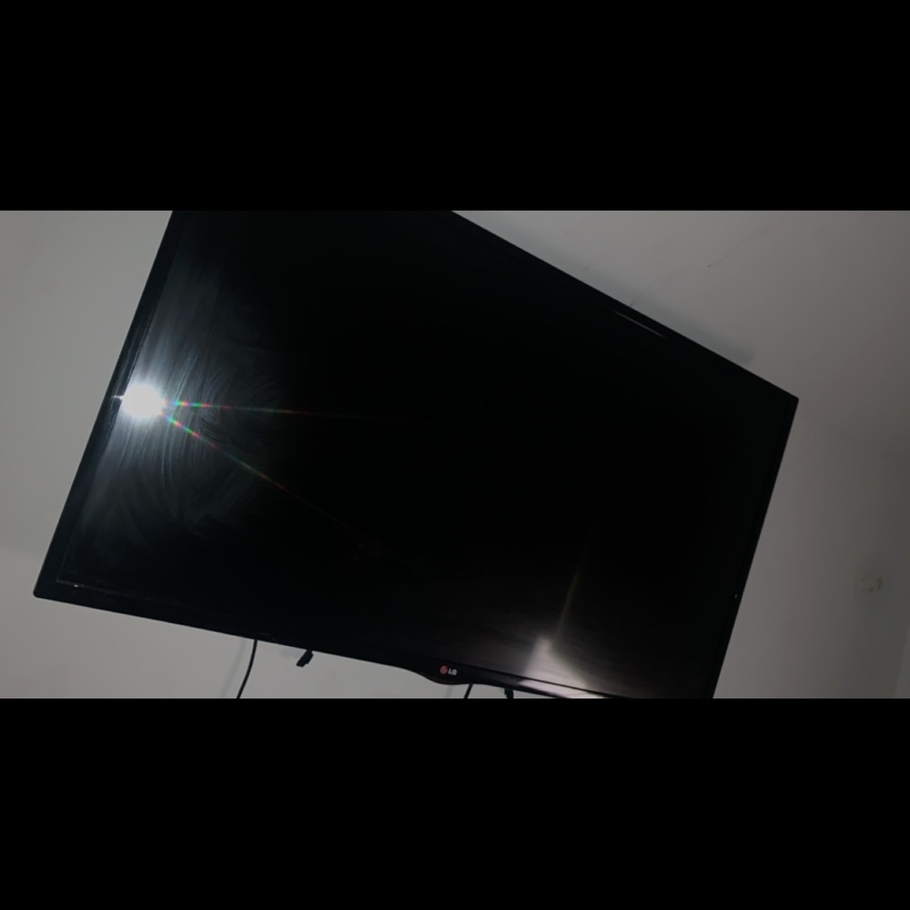 47 inch flat screen tv ( not a smart tv )